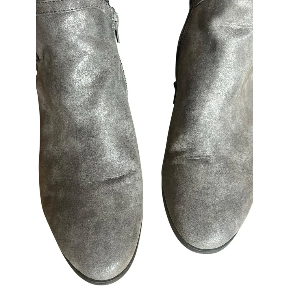 St. John's Bay Leia Women's 9W Pewter Suede Ankle Boots Side Zip Buckle Detail - Picture 3 of 14